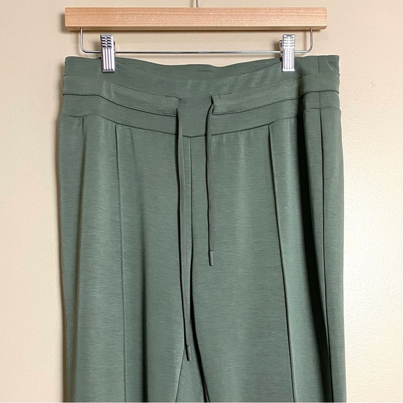 7 Diamonds Womens REV Slim Fit Jogger Pants in Olive Green - Picture 6 of 11